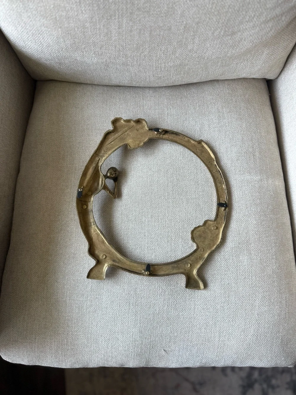 N/A ornate round
